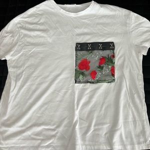 White tee w/red flowers accent